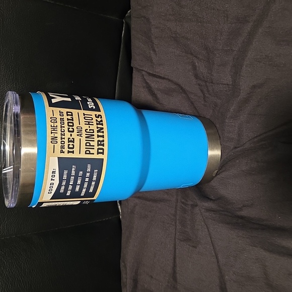 YETI Rambler 30 oz Tumbler in Bright Wave Blue - Picture 5 of 6